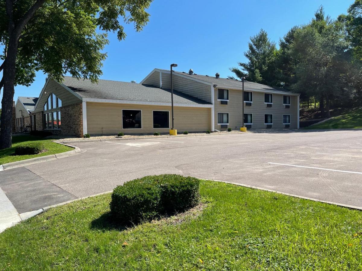 Nichols Inn&Suites Hastings Buitenkant foto