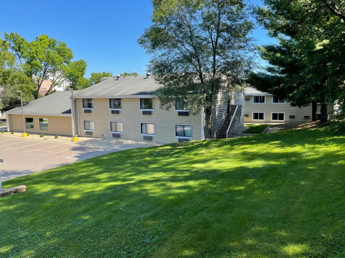 Nichols Inn&Suites Hastings Buitenkant foto
