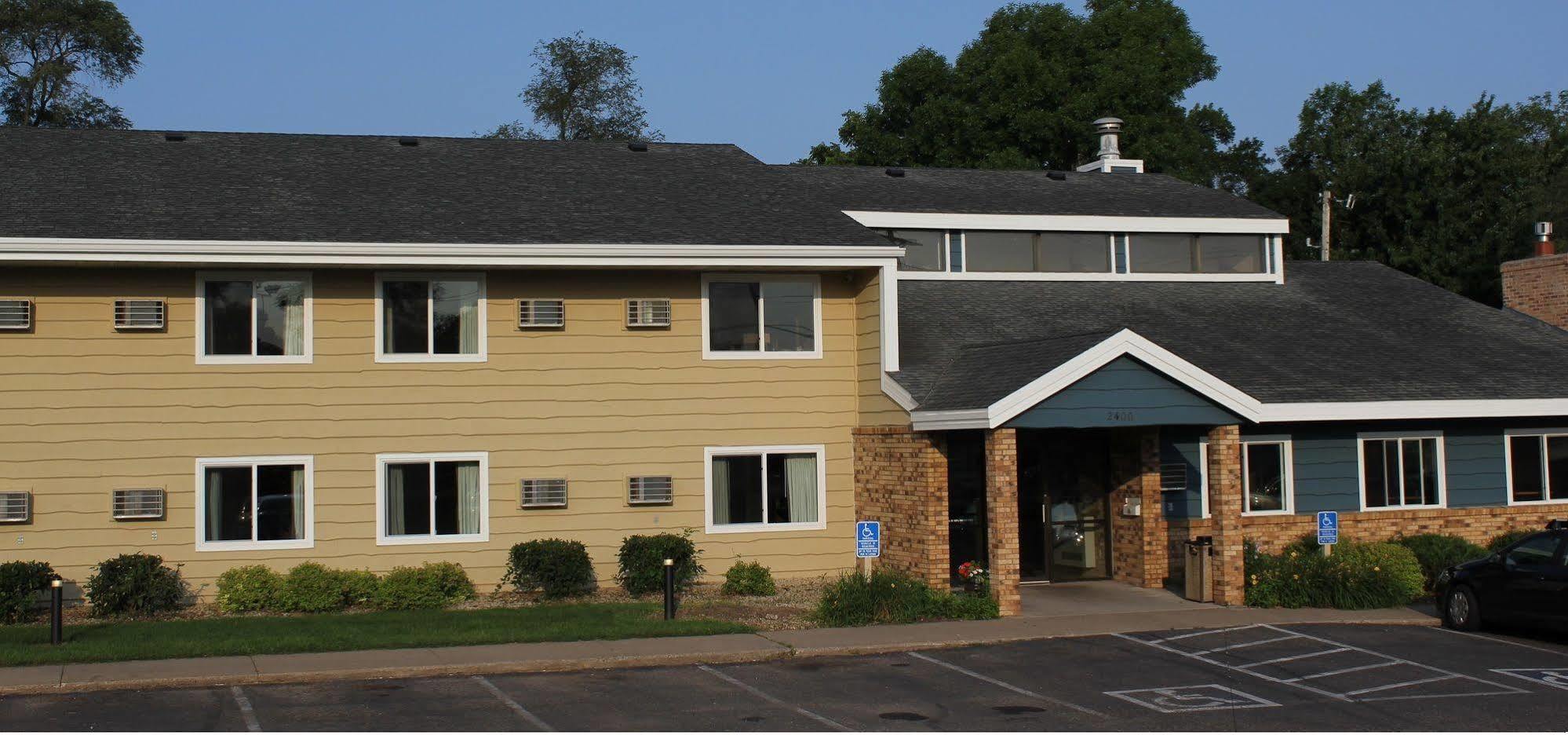 Nichols Inn&Suites Hastings Buitenkant foto
